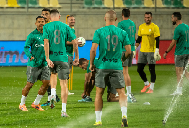 Η δημοσιογραφική διάσκεψη και η προπόνηση για τον αγώνα με την Aberdeen FC  