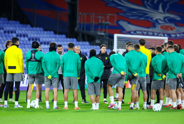 Η δημοσιογραφική διάσκεψη και η προπόνηση για τον αγώνα με την Crystal Palace FC  