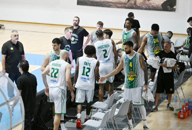 Fabricca ΕΝ Παραλιμνίου-Πετρολίνα ΑΕΚ 74-85 
