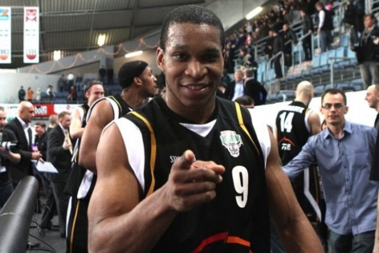 Πετρολίνα ΑΕΚ: Υπέγραψε ο Torey Thomas (φιλική νίκη με Κεραυνό)